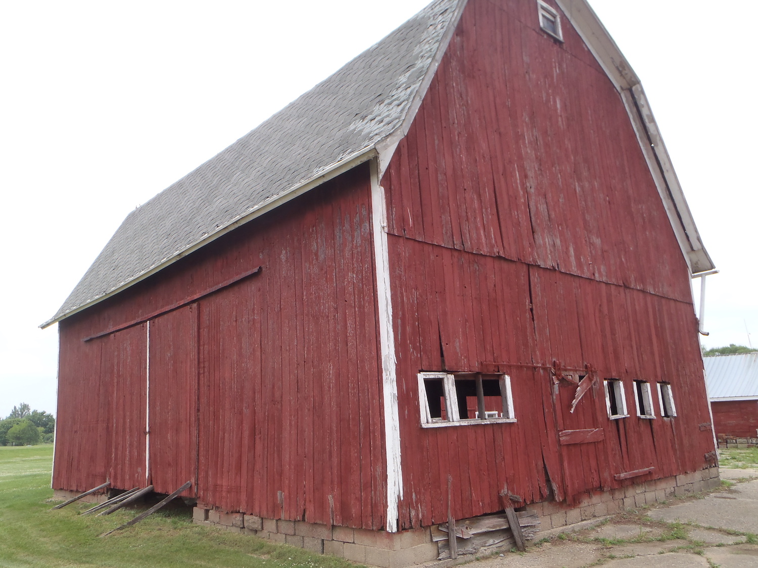 A red barn from Belleville, Michigan