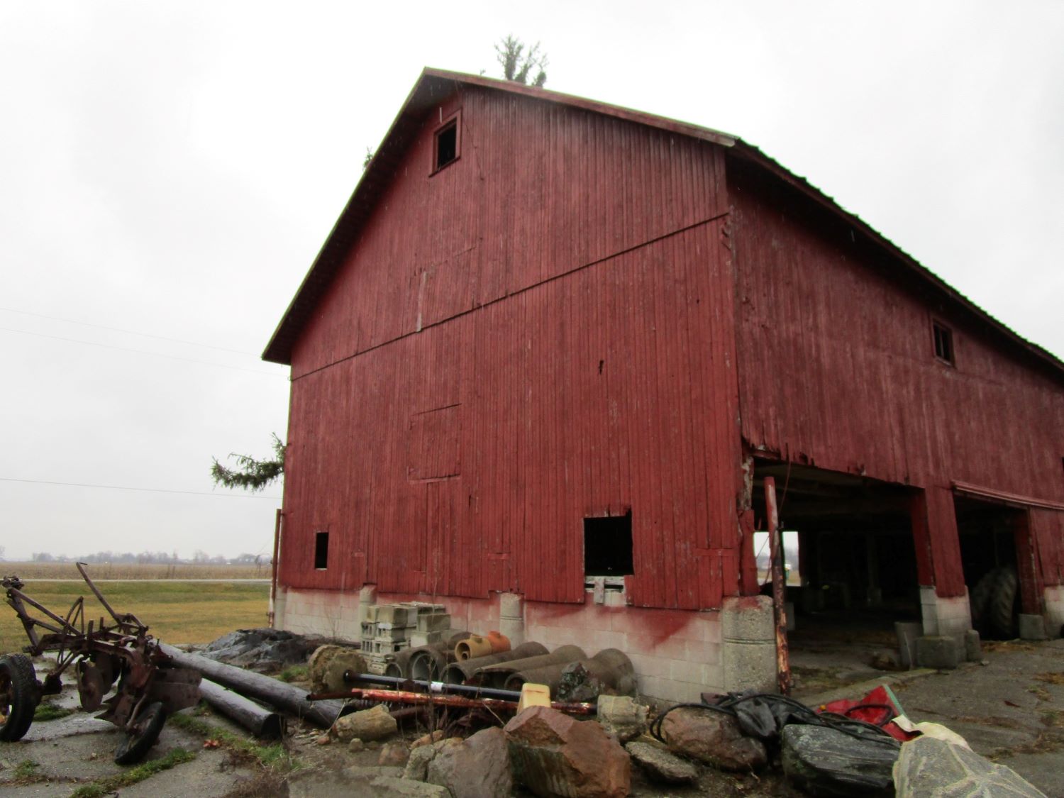 A red barn in Mt Pleasant, MI